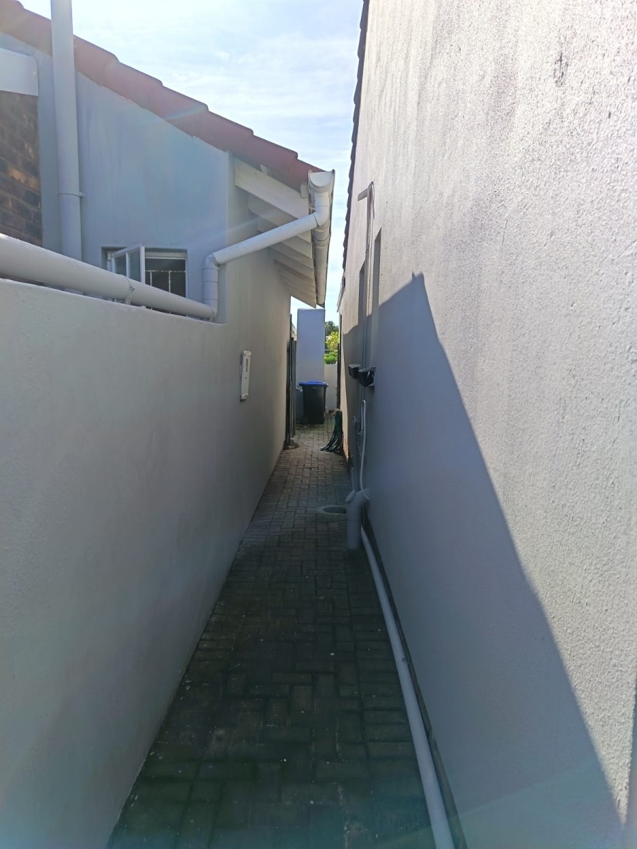 To Let 3 Bedroom Property for Rent in Aston Bay Eastern Cape